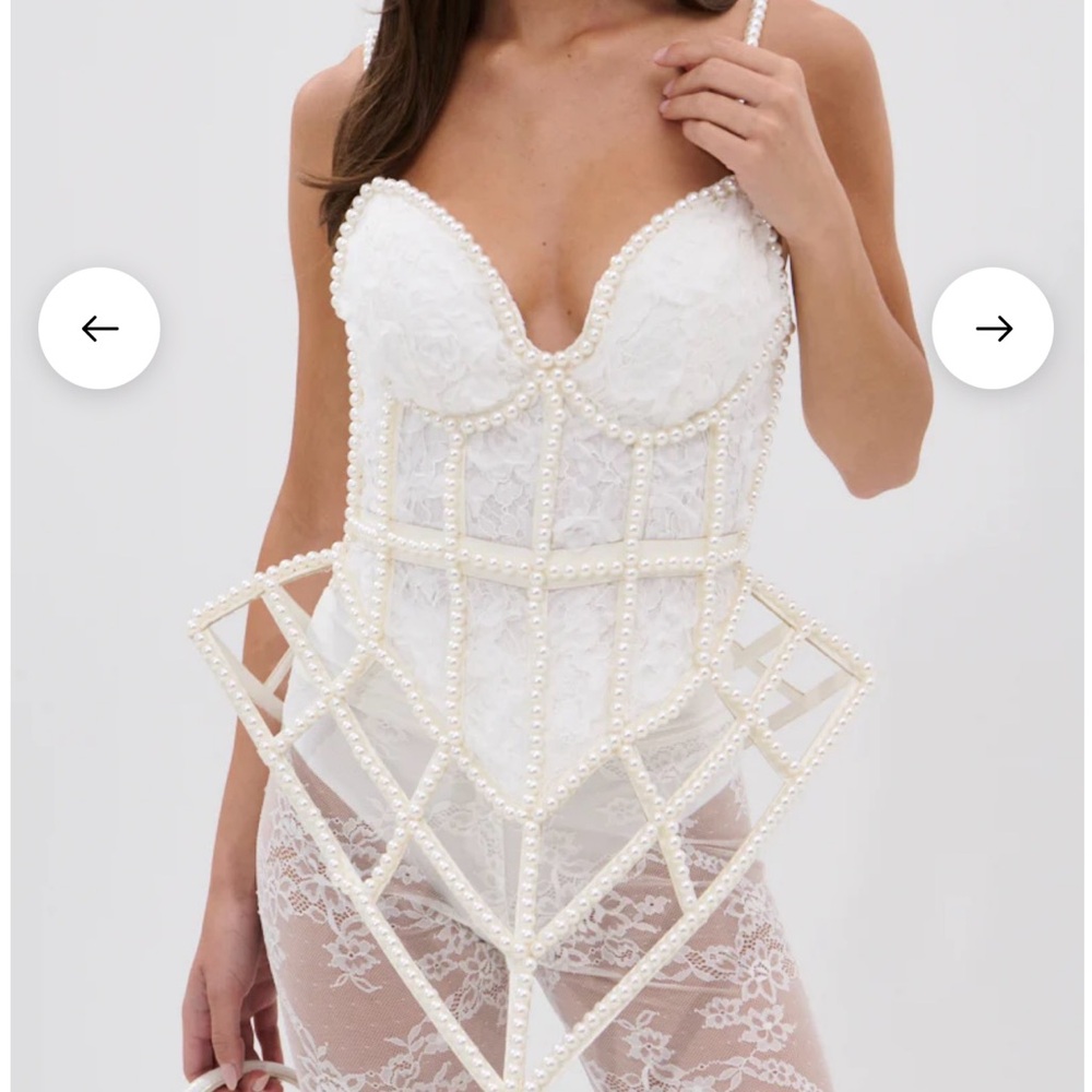 AKIRA PEARL QUEEN CORSETED CAGE TOP Size L